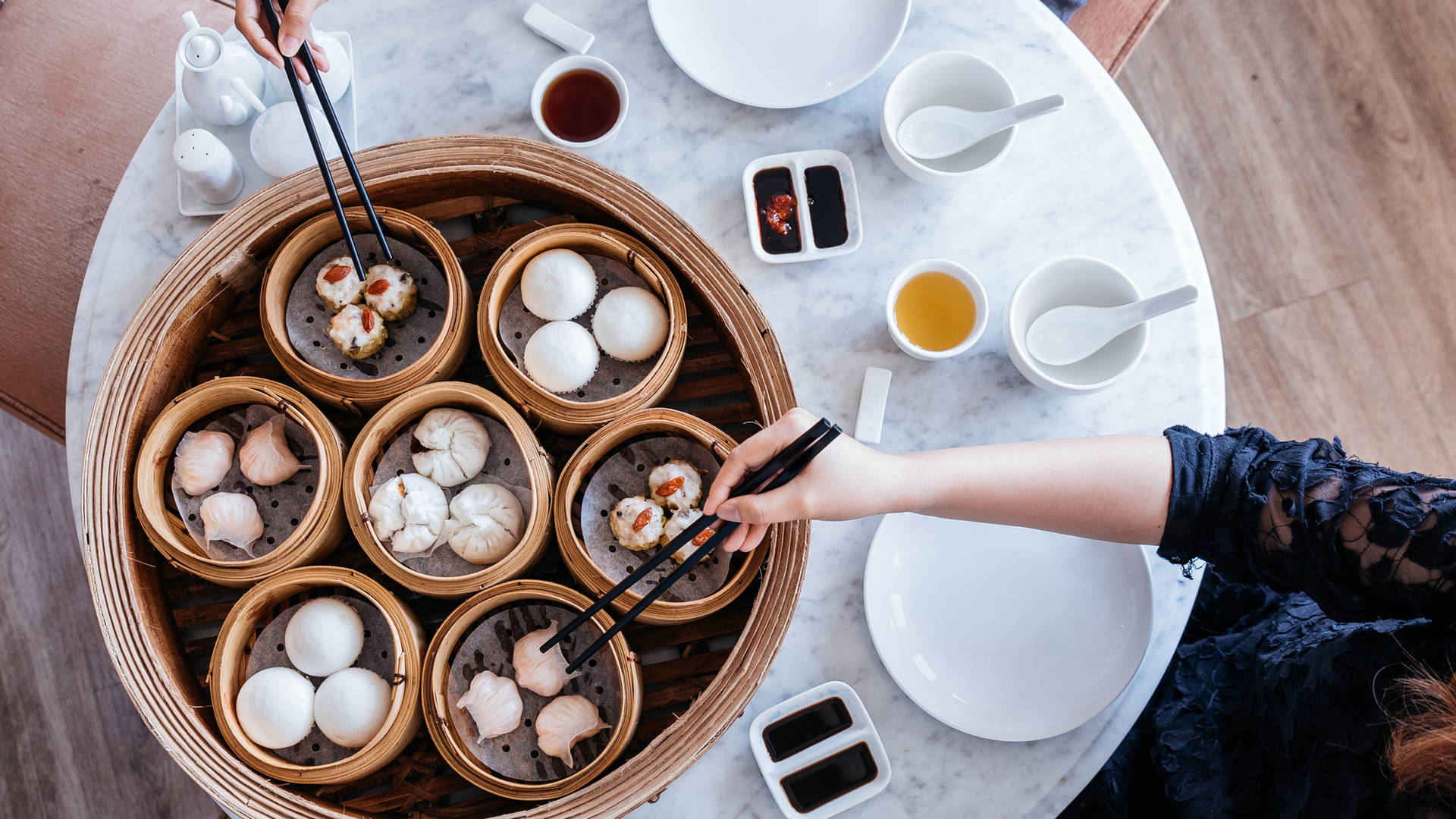 dim sum and buns eat cantonese in guangzhou