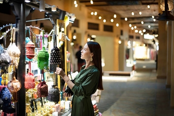 Jumeirah Frauen beim Shopping auf dem Souk_6-4