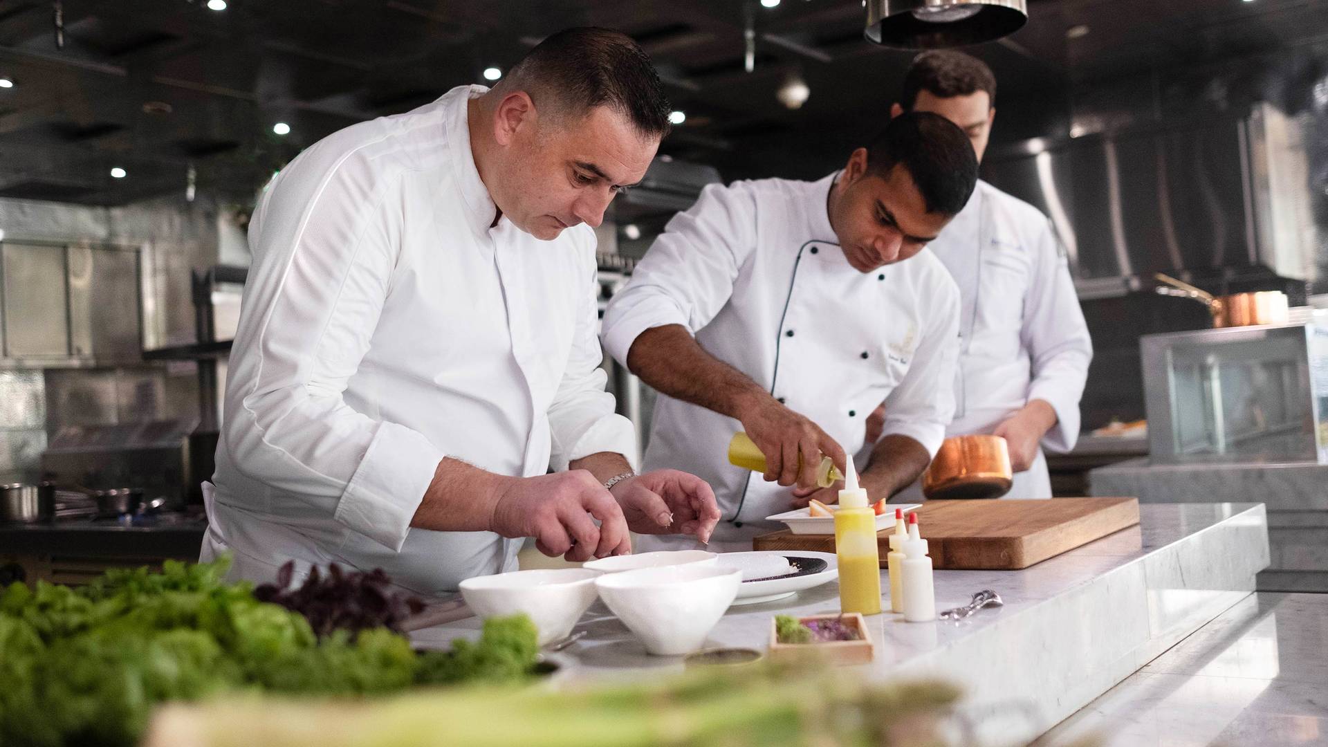 Jumeirah Chefs in the kitchen_16-9