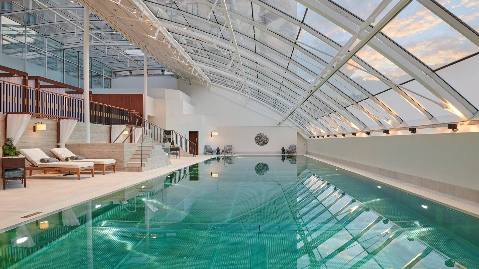 Бассейн Carlton Tower Jumeirah