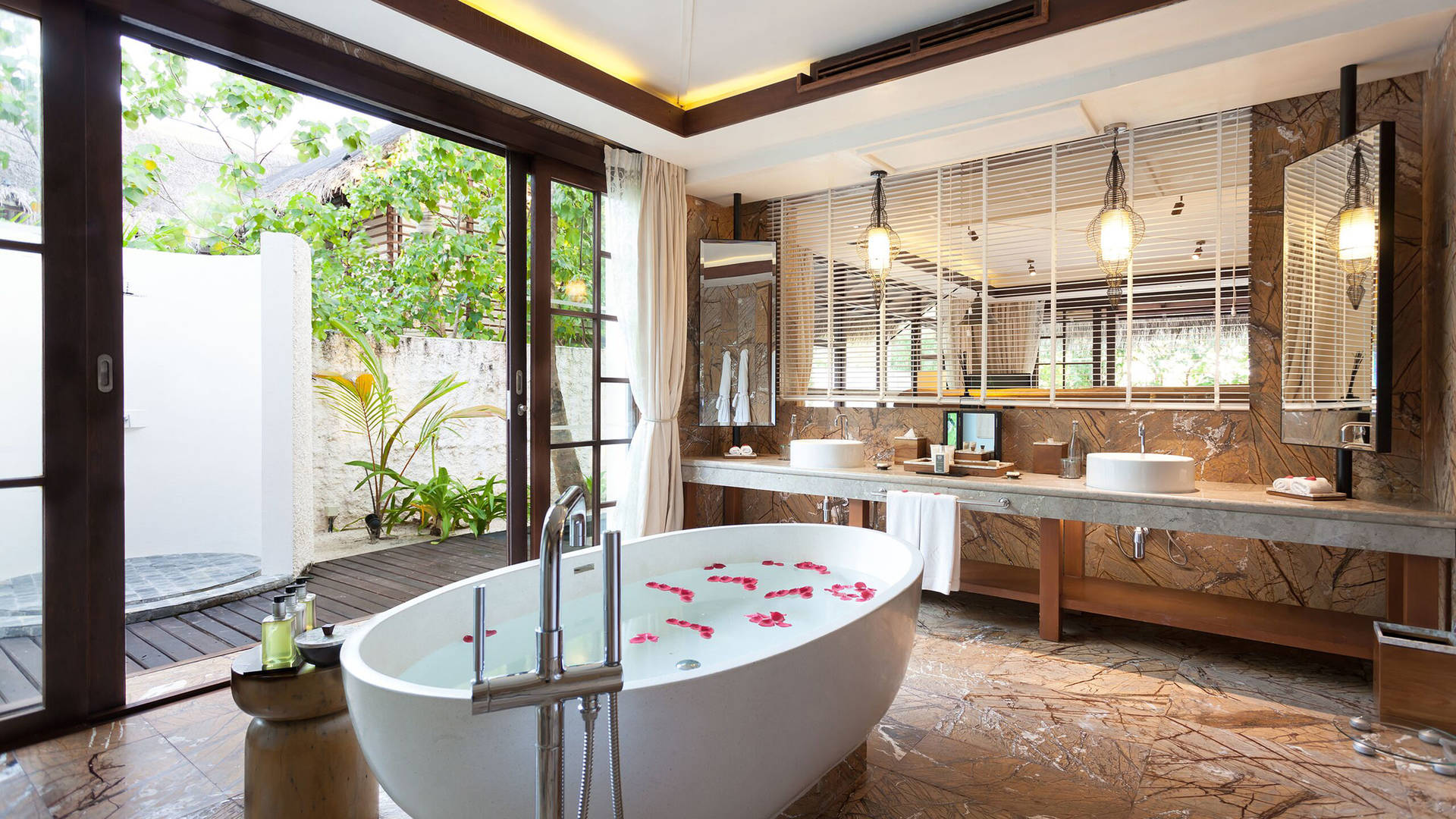 Jumeirah Vittaveli bathroom